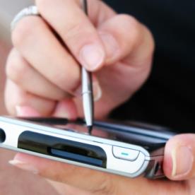 Handgehaltener PDA und DMM