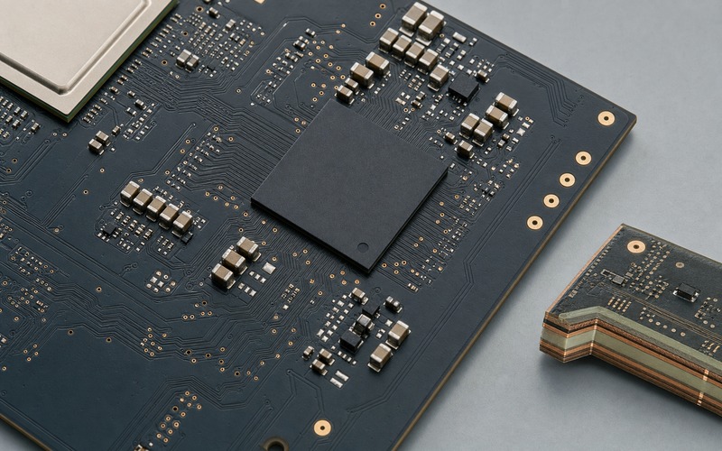 Top-down graphite PCB with one UFS BGA, a partial host processor, paired high-speed routes, separate power filters and an exposed multilayer coupon